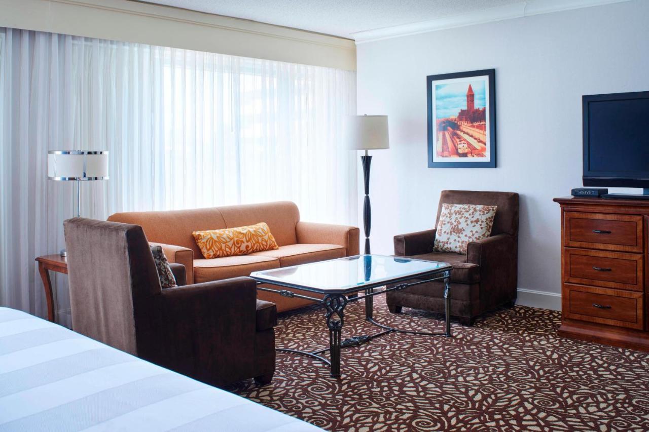 Milwaukee Marriott West Hotel Waukesha Exterior photo