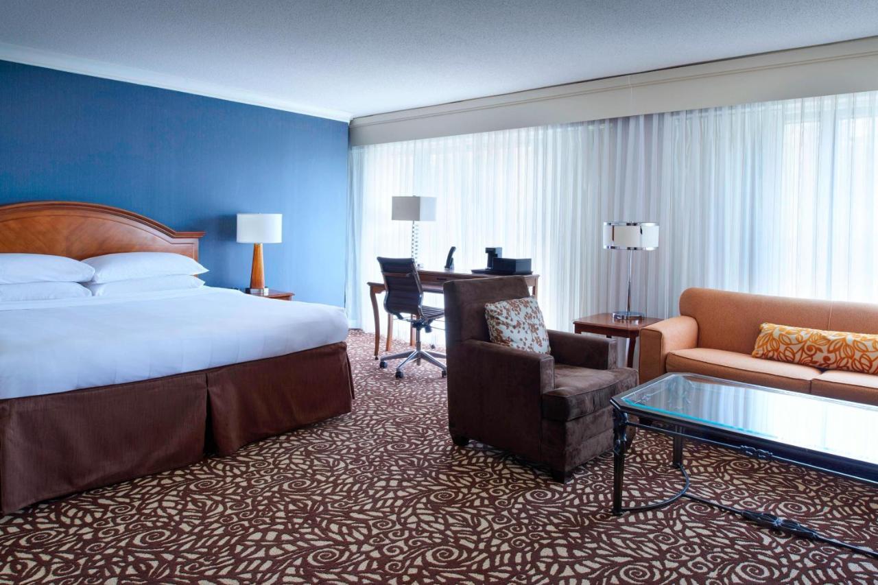 Milwaukee Marriott West Hotel Waukesha Exterior photo