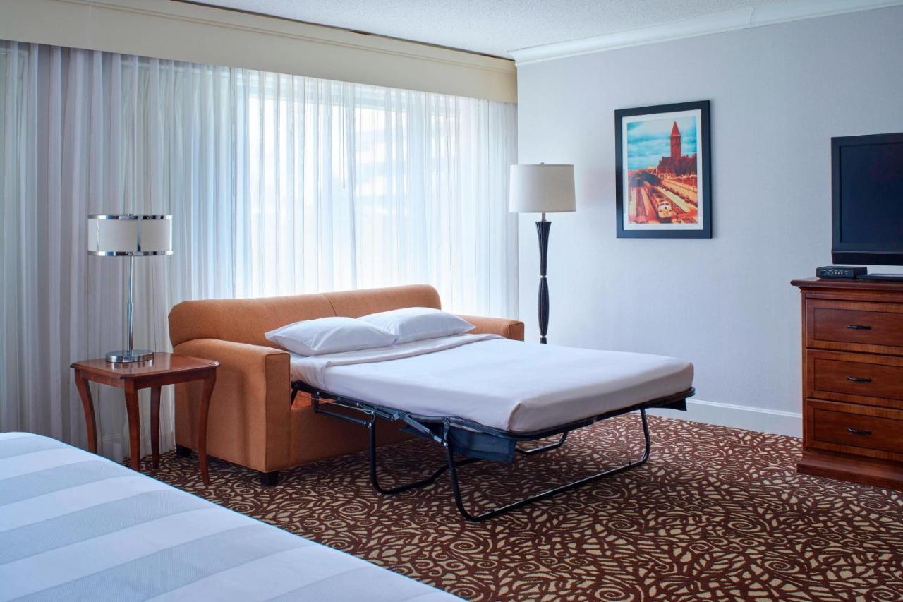 Milwaukee Marriott West Hotel Waukesha Exterior photo