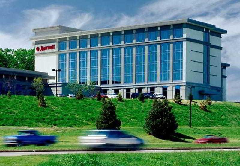 Milwaukee Marriott West Hotel Waukesha Exterior photo